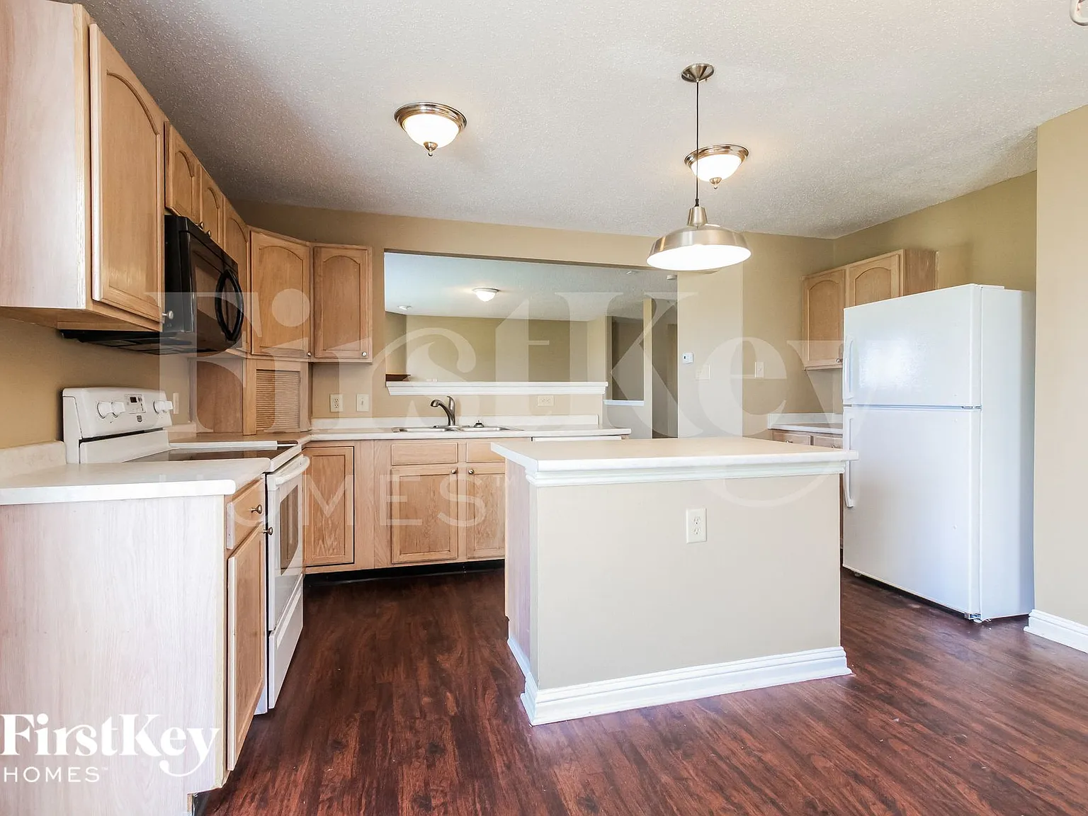 3 bed, 2.5 bath, 1350 sqft, $1,930 — Photo 4