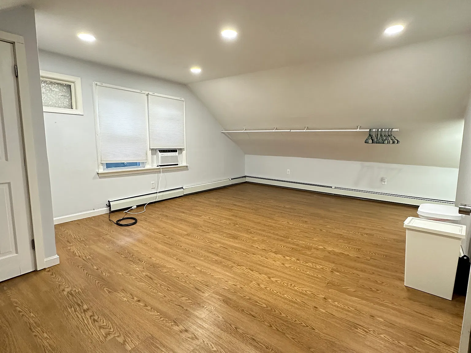 4 bed, 1.5 bath, 1500 sqft, $2,700 — Photo 4