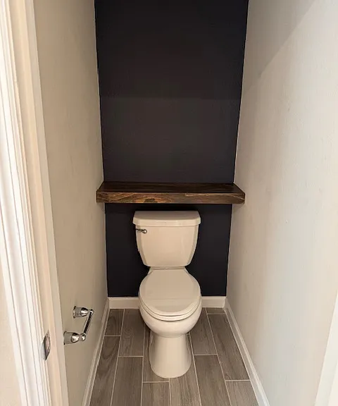 TOILET CLOSET