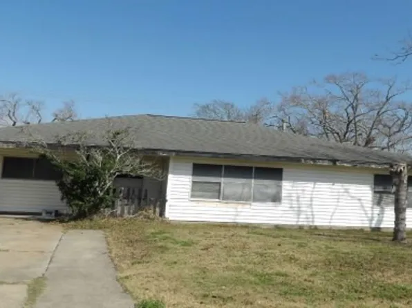 814 W 9th St, Freeport, TX 77541