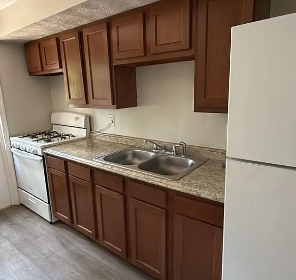 424 Rose Ave — Photo 4
