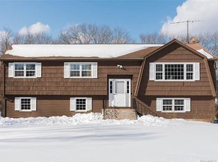 2 Litchfield Dr, Simsbury, CT 06070