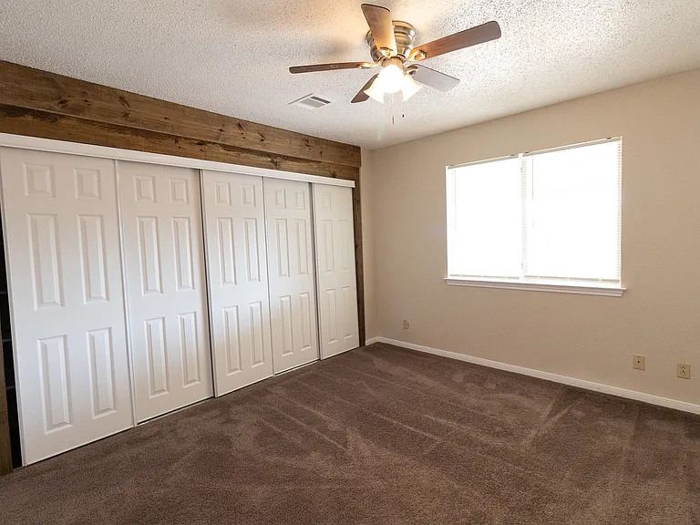 2701 Woodlands Dr — Photo 9