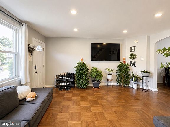 3rd image of 214 Devereaux Ave
