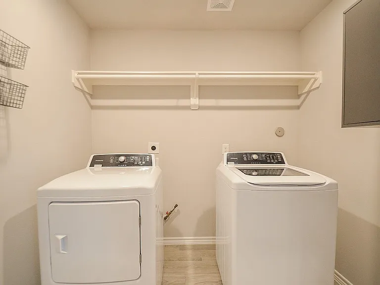 815 Easy St — Photo 12