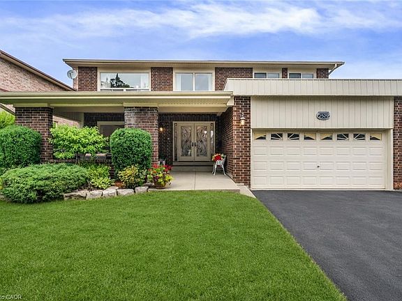2nd image of 2529 Claymore Cres