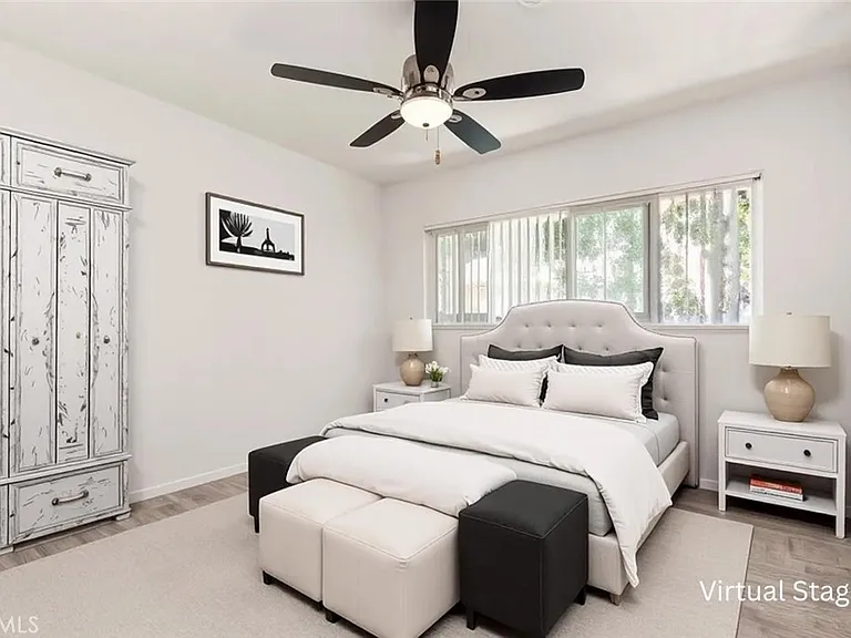 5851 Woodman Ave — Photo 14