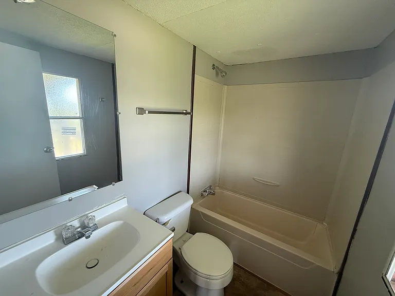 185 Middle Ave — Photo 17