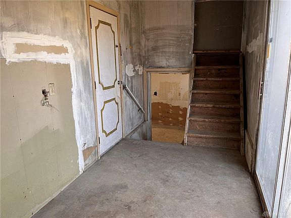 4th image of 4223 Pleasant View Ave
