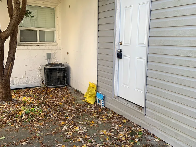 58 Finch Ave E #LOWER — Photo 8