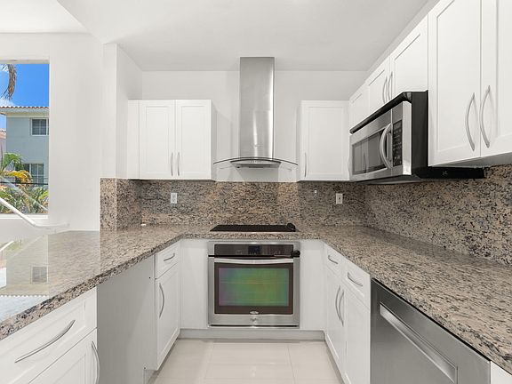 5th image of 622 NE 10th Ave