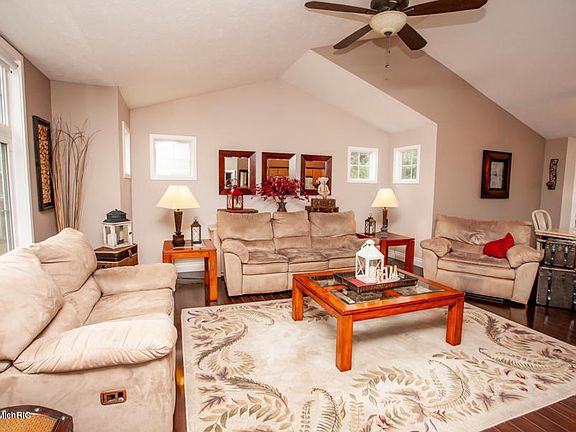 3rd image of 15317 Meadowlark Dr