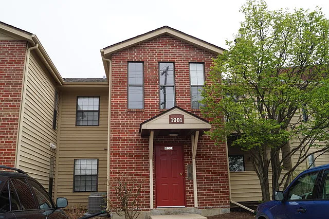 1901 N Hicks Rd APT 102 photo 1