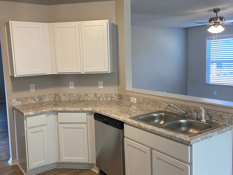 2509 Grand Ln — Photo 9