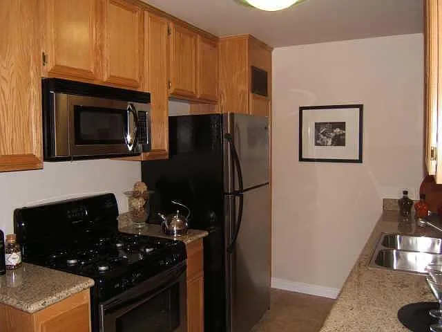 2 bed, 800 sqft, $3,200 — Photo 1