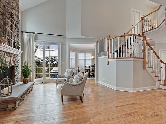 5th image of 332 Grant Ct