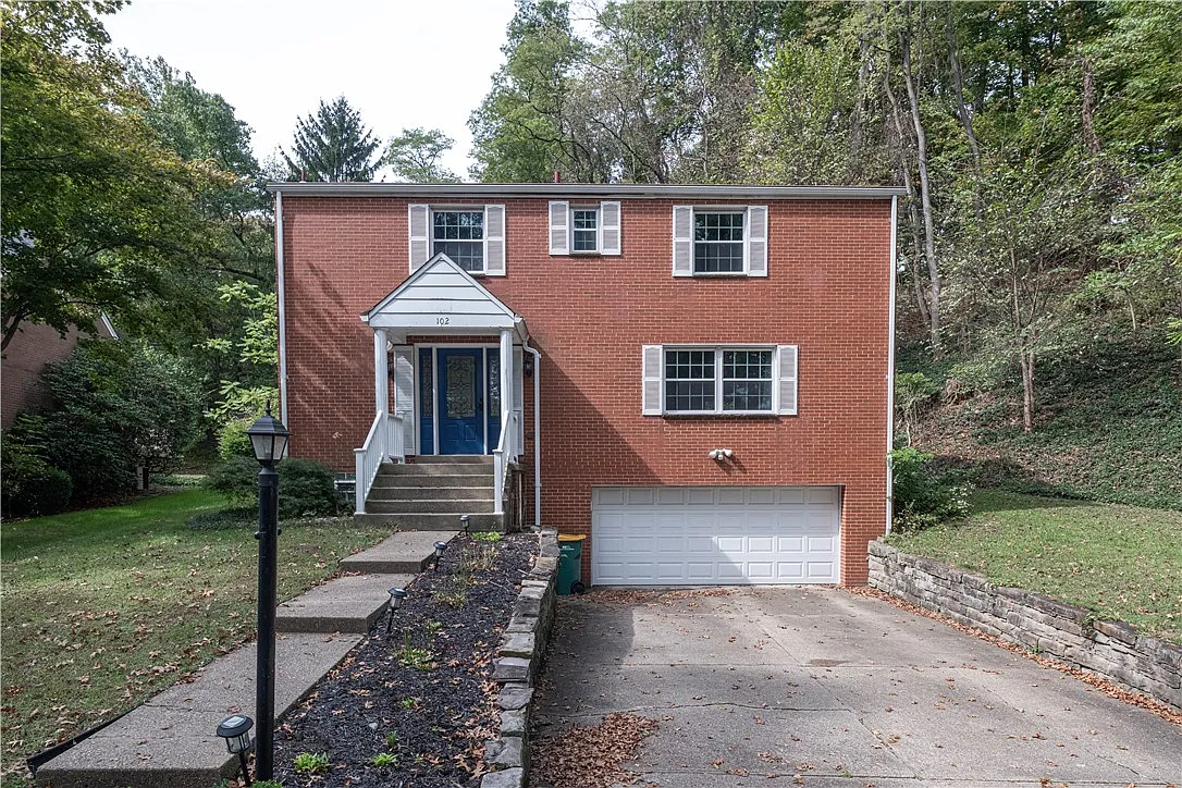 102 Huntingdon Dr photo 1