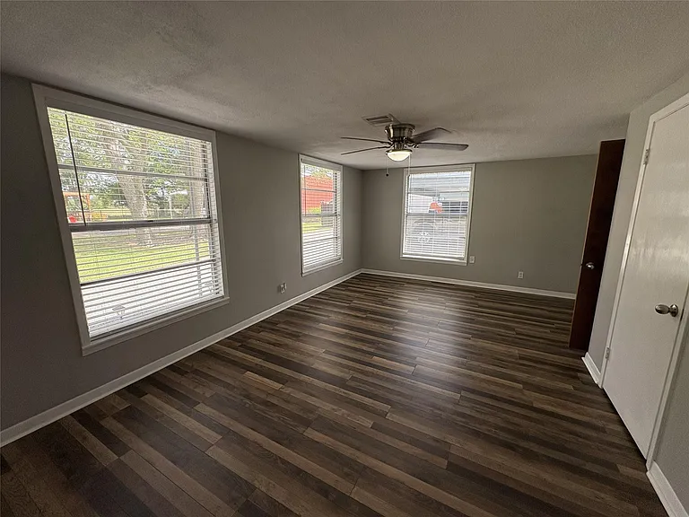 4330 E FM 1462 Rd — Photo 6