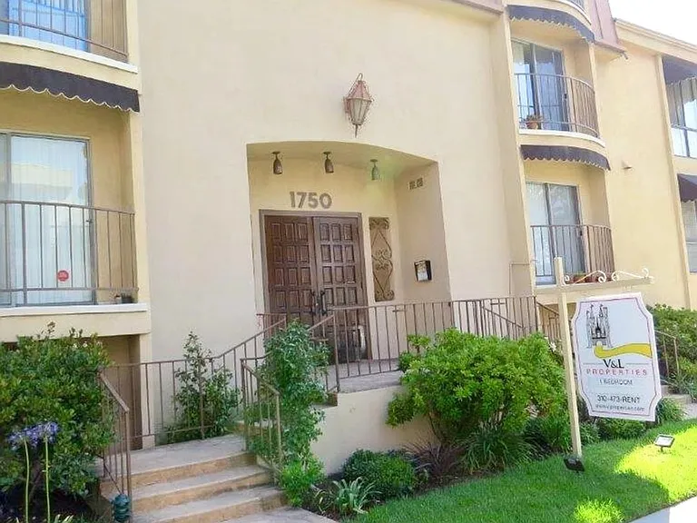 1750 S Bentley Ave #102 — Photo 2