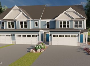 38 Priddle Ln, Latham, NY 12110