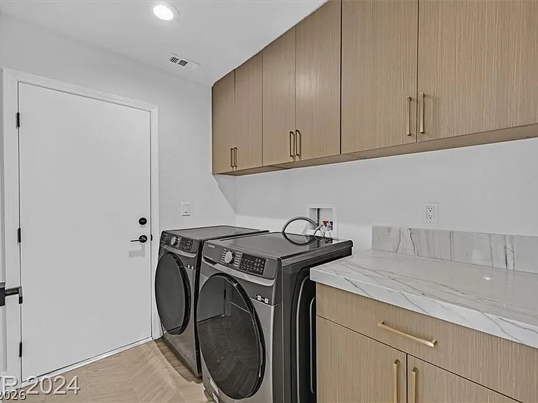 8 Barton Spring Cir — Photo 24