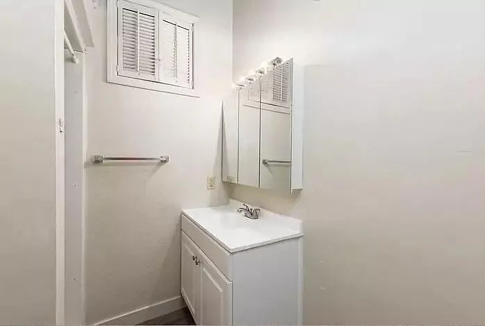 Studio, 550 sqft, $1,050 — Photo 3