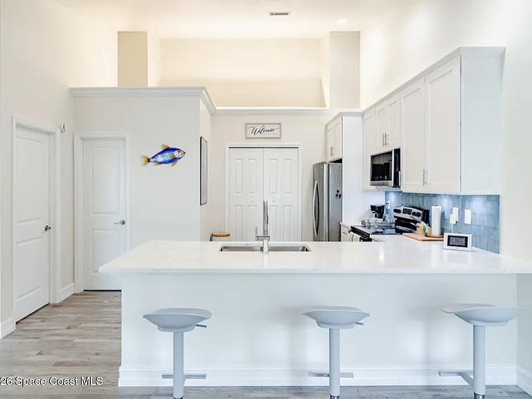 115 Riverside Dr — Photo 4