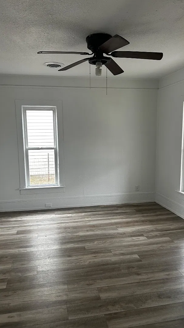 517 N Webb St — Photo 2