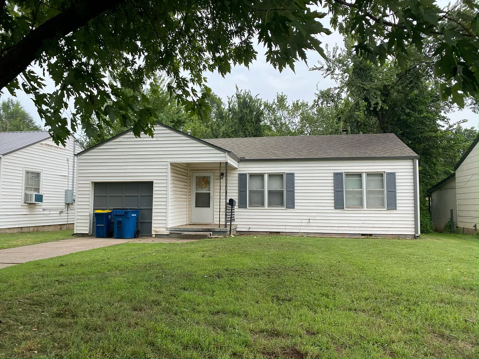 2 bed, 806 sqft, $1,350 — Photo 1