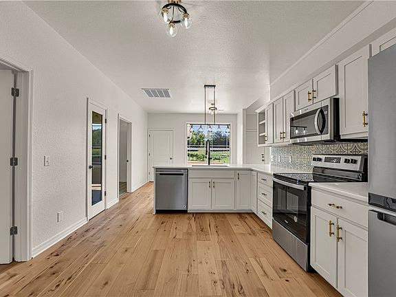 5th image of 774 Butterfield Ave