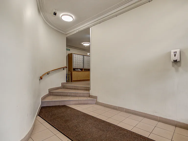 1639 Bloor St W — Photo 12