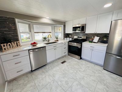 11 Lamplighter Ln, Springfield, MA, 01119