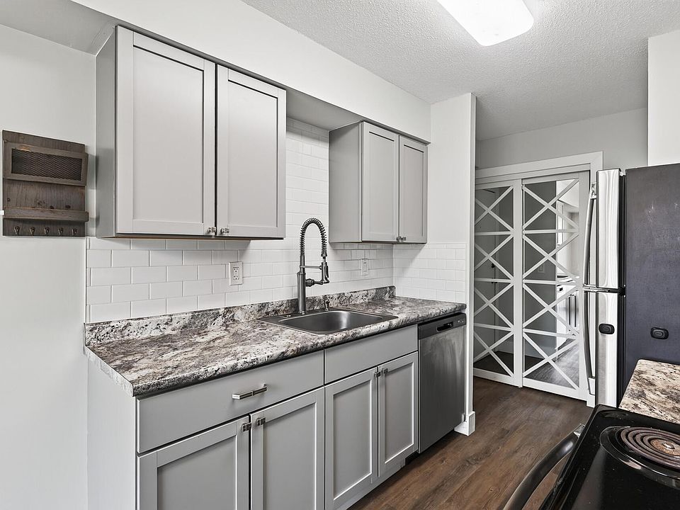 1st image of 810 6th St S APT 1