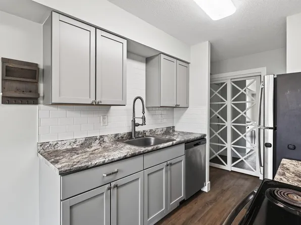810 6th St S APT 1, Hopkins, MN 55343