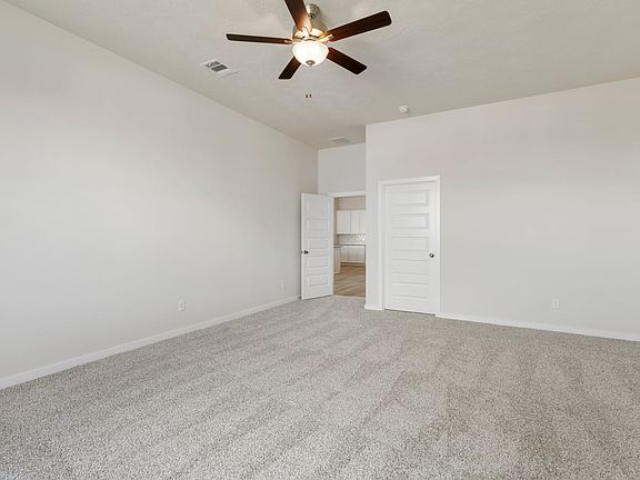 5th image of 1453 Lake Ridge Dr