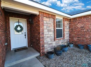 609 Almond Tree Ln, Clovis, NM 88101