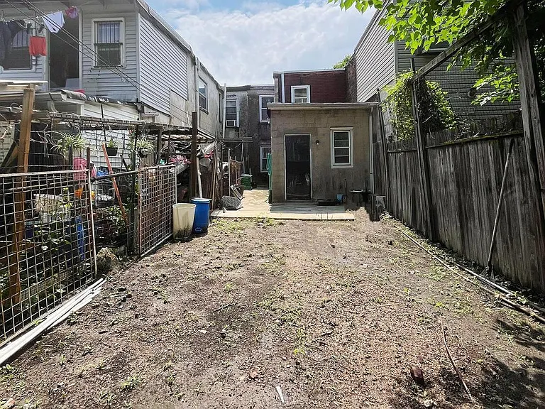 1811 E Sergeant St — Photo 16