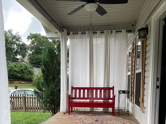 2nd image of 924 Dartmouth St