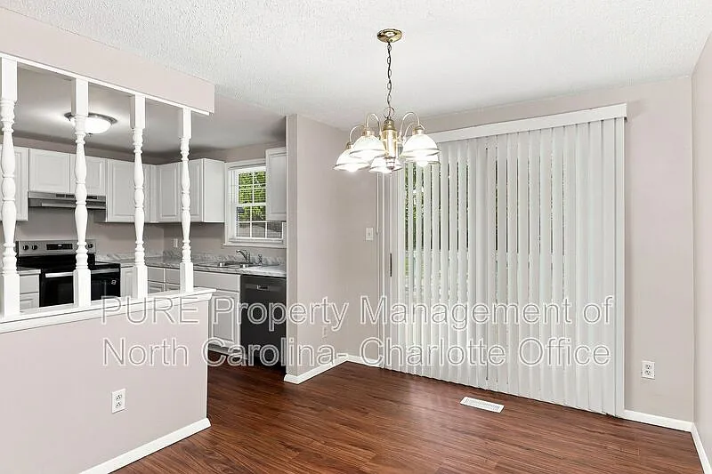 4 bed, 2.0 bath, 1788 sqft, $2,049 — Photo 4