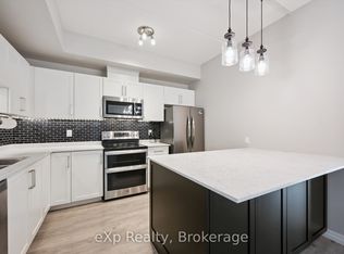 35 Kingsbury Sq #214, Guelph, ON N1L0J4