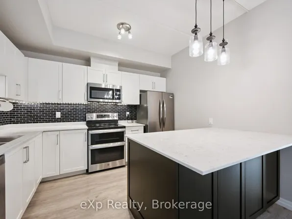 35 Kingsbury Sq #214, Guelph, ON N1L 0J4