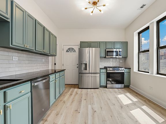 5th image of 1449 N Ashland Ave APT 2R