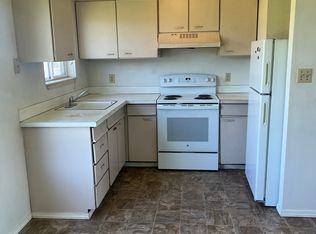 428 2nd St APT 3, Raymond, WA 98577