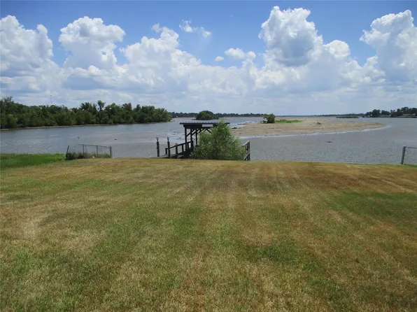 500 Laurel Cv W, Onalaska, TX 77360