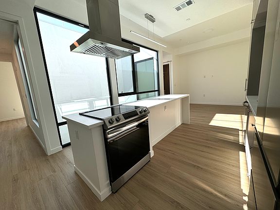4th image of 4575 Santa Monica Blvd #502