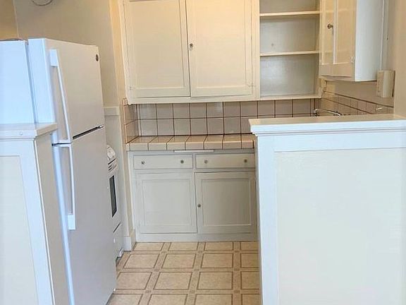 5th image of 2090 Green St #26
