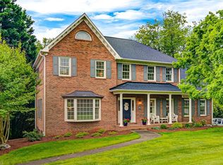 4464 Lochurst Dr, Pfafftown, NC 27040
