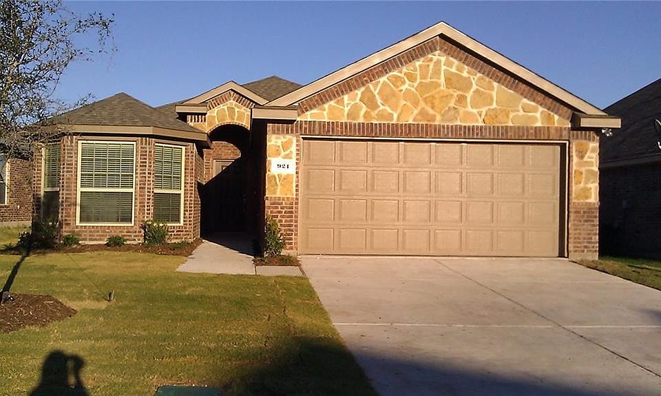 1st image of 921 Bens Dr