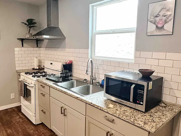 Full Kitchen
