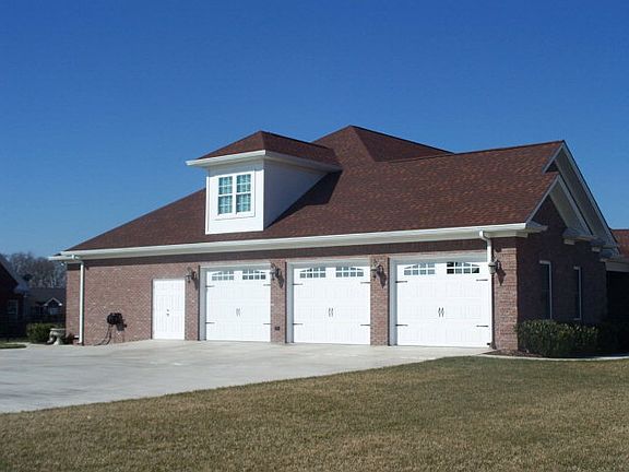 2nd image of 407 McAllister Cir